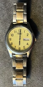 Seiko Quartz Watch NEW BATTERY Luminous Dial Daydate (Spanish/English) 7N43-9048 - Picture 1 of 9