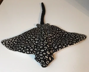 Artisti della fauna selvatica Stingray nero con anelli bianchi coda nera tinta unita - Foto 1 di 8