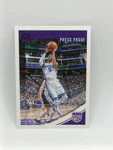 De'Aaron Fox /199 - 2018/19 Panini Donruss NBA Basketball Press Proof Purple - Bild 1 von 2