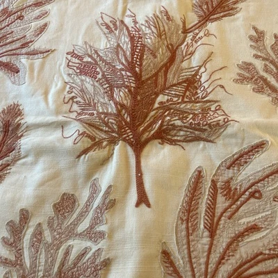 Funda de Almohada Pottery Barn Bordada Coral 22x22 Costa Mar Beige Neutro Foto 1 de 4