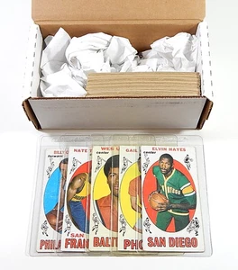 Juego de inicio de baloncesto Topps 1969-70 (67 tarjetas diferentes) promedio en muy buen estado/excelente precio base $1422 Hayes RC - Imagen 1 de 9
