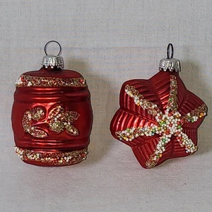 2 adornos navideños rojos brillantes de vidrio soplado a mano estrella de barril Alemania Occidental de colección - Imagen 1 de 9