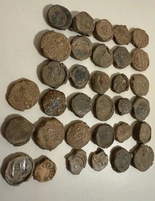 Lot aus 33 Bleisiegeln aus dem 16. bis 19. Jahrhundert - Bild 1 von 4