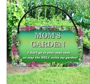 Gepflegtes MAM'S GARDEN 7" x 4" Blechschild Ich bleibe zur Hölle aus meinem Garten! - Bild 1 von 1
