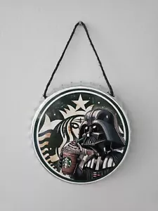 DARTH VADER ENJOYING A STARBUCKS FRAP HUMORVOLLES KUNSTWERK 6" MINISCHILD STAR WARS - Bild 1 von 1