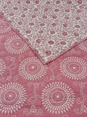 Edredón cono de pino tamaño doble 100 % algodón 84" x 66” medallón rosa y blanco Foto 1 de 4