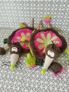 Flaches Kuscheltier taupe braun rosa grün Blumen Funky Garden 2er Set - Bild 1 von 3