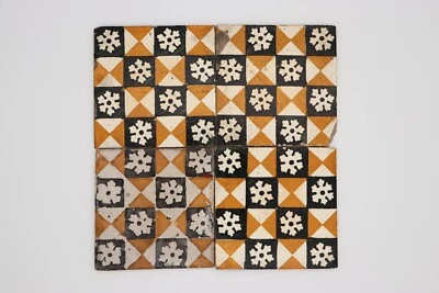 Late 19th Century Squares and Flowers Set of Four Tiles, Portuguese Foto 1 de 4