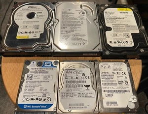 Vintage Computer Hard Drive LOT 2.5 3.5 SATA IDE 20GB 80GB 160GB 250GB 320GB - Afbeelding 1 van 1