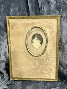 Antiguo marco ovalado con foto de bebé tipo tinte tono dorado victoriano 14x11 - Imagen 1 de 13