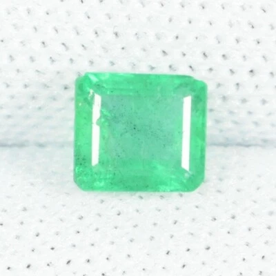 0.47 ct FINE QUALITY ZAMBIAN MINED GREEN NATURAL EMERALD  Octagon See Vdo RC - Image 1 of 3