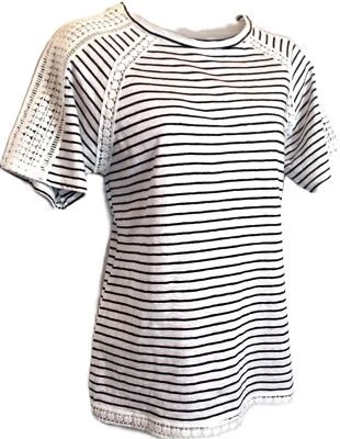 NEW EX-STORE 🌺BLACK & WHITE STRIPE CROCHET DETAIL TUNIC TOP 🌺 SIZE 14 OR 16 * - Image 1 of 3