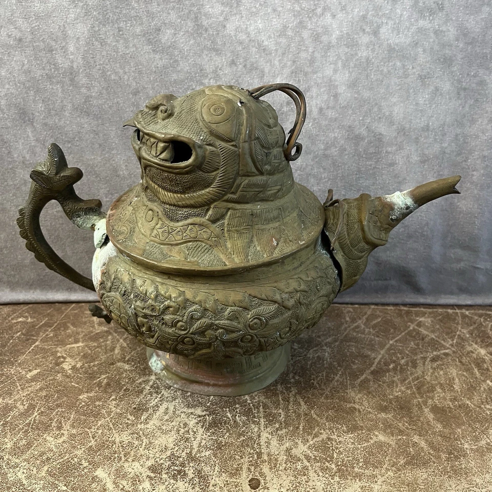 Antigua tetera de Cachemira ornamentada latón cobre dragón hecha a mano Foto 1 de 4