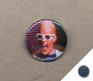 Max Headroom weißer Anzug & Sonnenbrille 1,25" Magnet Kult Sci-Fi TV Frewer Repro - Bild 1 von 4
