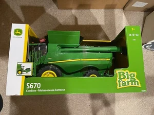 1:16 Scale ERTL Big Farm John Deere S670 Combine - Picture 1 of 3