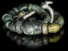 Une longue brin de perles serpentines anciennes et anciennes (0355)