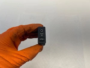 OEM USB AUX AUDIO INPUT PORT FOR 2007 - 2011 BMW 328I 9129651 - Picture 1 of 7