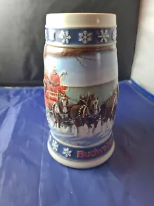 Cerveza vintage Budweiser ceramate Stein Clydesdales vacaciones invierno 1995 - Imagen 1 de 6