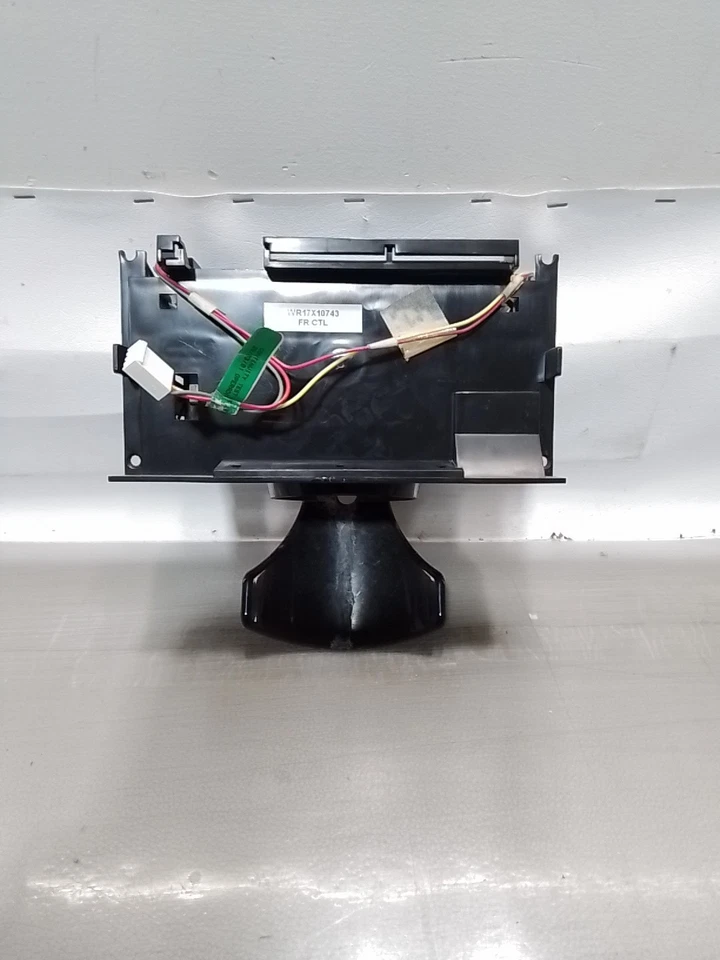 Embudo y carcasa de conducto de hielo para refrigerador GE N.º de parte: WR17X10743 Foto 1 de 4