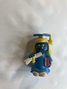 Vintage 1981 Schleich Peyo Graduation Smurfette Figure W/ Book & Diploma - Picture 1 of 3