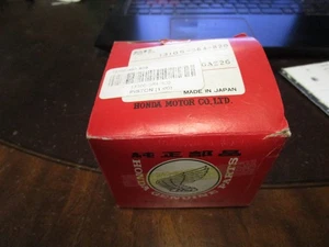 Honda OEM piston new 13105 964 820 - Picture 1 of 1