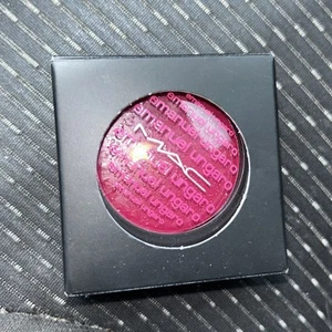 Base de color crema M.A.C - Buganvilla triturada (B68) - NUEVO EN CAJA NUEVO - EMANUEL UNGARO - Imagen 1 de 3
