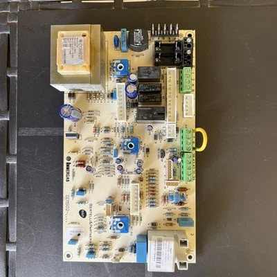 DIMS 02-IM03 SCHEDA ELETTRONICA CALDAIA IMMERGAS DA RIPARARE - Immagine 1 di 2