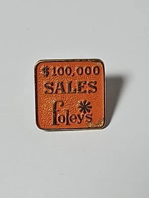 Prendedor vintage tono dorado premio servicio venta $100,000 de grandes almacenes FOLEY'S  Foto 1 de 3