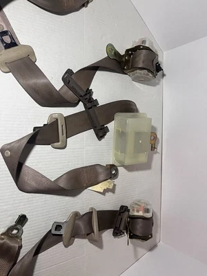 Conjuntos de cinturón de seguridad trasero Lexus LS400 1995-1997 los 3 OEM BRONCEADO/Beige usado UCF20 Foto 1 de 4