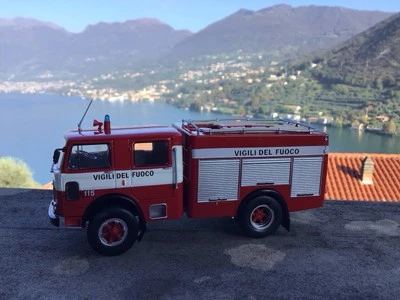 Vigili del Fuoco Camion Epoca Om 150 Serie II 1980 Vintage Die Cast Model 1/43 - Immagine 1 di 4