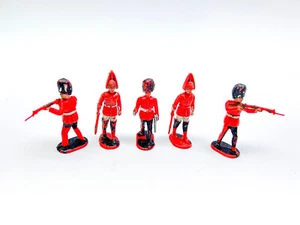 Vintage Crescent Scots Guards & Life Guards soldiers plastic figures 5 L21 - Picture 1 of 4