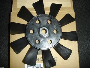 JOHN DEERE GETRIEBEKÜHLUNGSLÜFTER LA D UND ZTRAK MÄHER NEU OEM MIA880240 - Bild 1 von 3