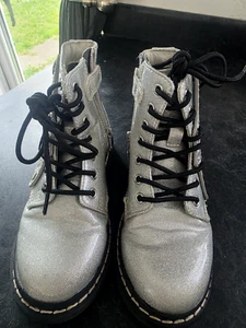 LELLI KELLY FAIRY WINGS SILVER GLITTER ANKLE BOOTS LIMITED EDTION KIDS UK 9 EU27 - Picture 1 of 5