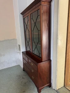 Englische Bücher, Vitrine - Bild 1 von 3