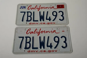 Pair California License Plates (S4R) White Blue Lipstick (JSF6) 7BLW493 2016 - Picture 1 of 4
