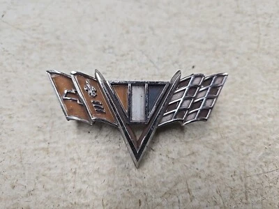 Оригинальная эмблема крыла с флагом V для Chevrolet Camaro Corvette 1964-1968 годов выпуска, 3840318 - Изображение 1 из 4