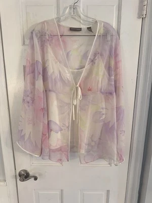 Blusa Valerie Stevens Talla 1X 2 piezas Floral Corbata Frontal Cami y Ligera Foto 1 de 4