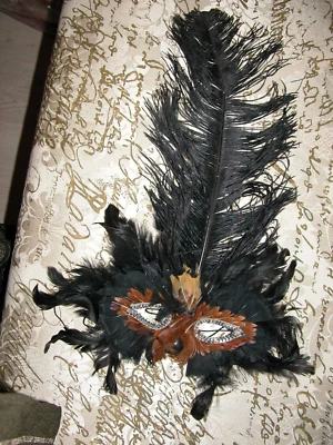 MASCARILLA DE OJOS HECHA A MANO NEGRA/MARRÓN usada Foto 1 de 3