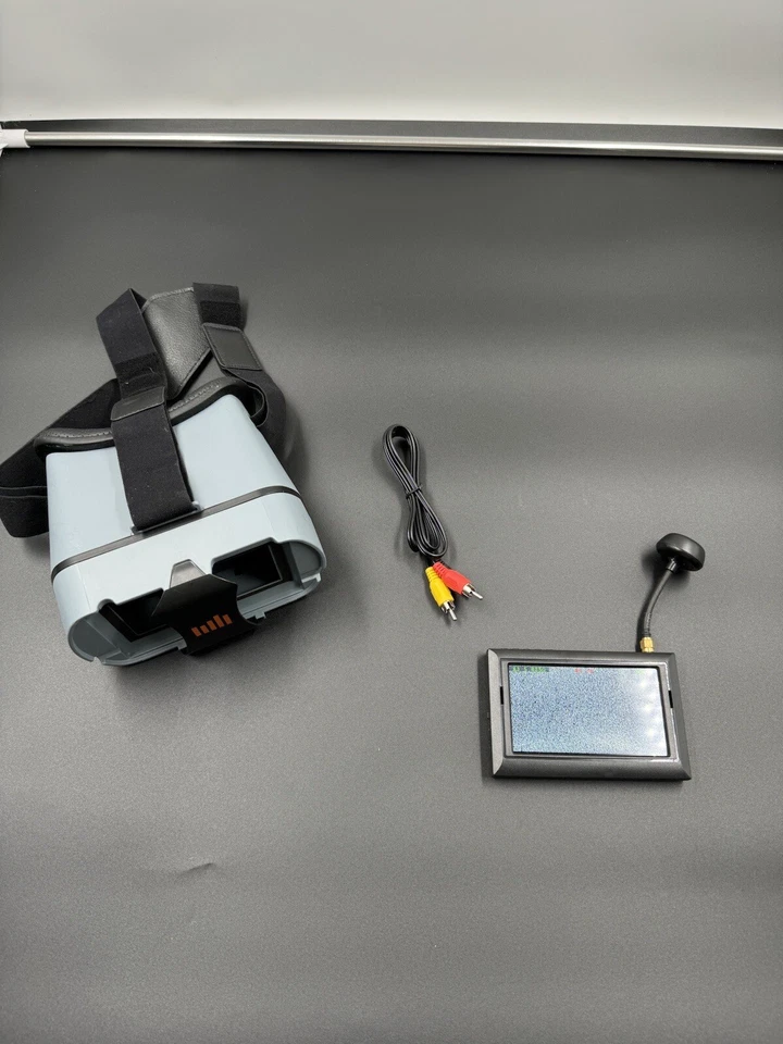 Spektrum SPMVM435 4.3 inch FPV Video Monitor with Headset - Image 1 of 4