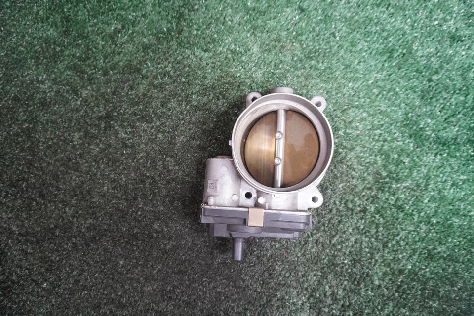 КОРПУС ДРОССЕЛЬНОЙ ЗАСЛОНКИ ДВИГАТЕЛЯ 2017 2018 CHEVROLET Camaro 6,2 л от оригинального производителя 74 000 миль 12678223 - Изображение 1 из 4