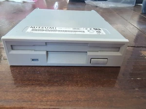 MITSUMI D359M3D 1.44Mb 3.5" White Internal Floppy DIsk Drive PC/286/286/486/586 - Afbeelding 1 van 6