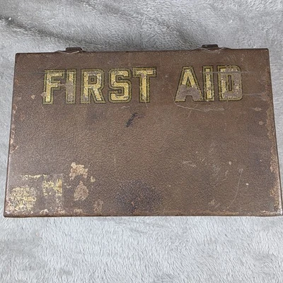 Antiguo kit de primeros auxilios Davis Emergency Equipment Co años 40 + cajas parcialmente completas Foto 1 de 4