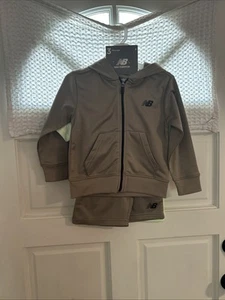 New Balance NB 3 Piece Boys Short Set Size 4 - Picture 1 of 8