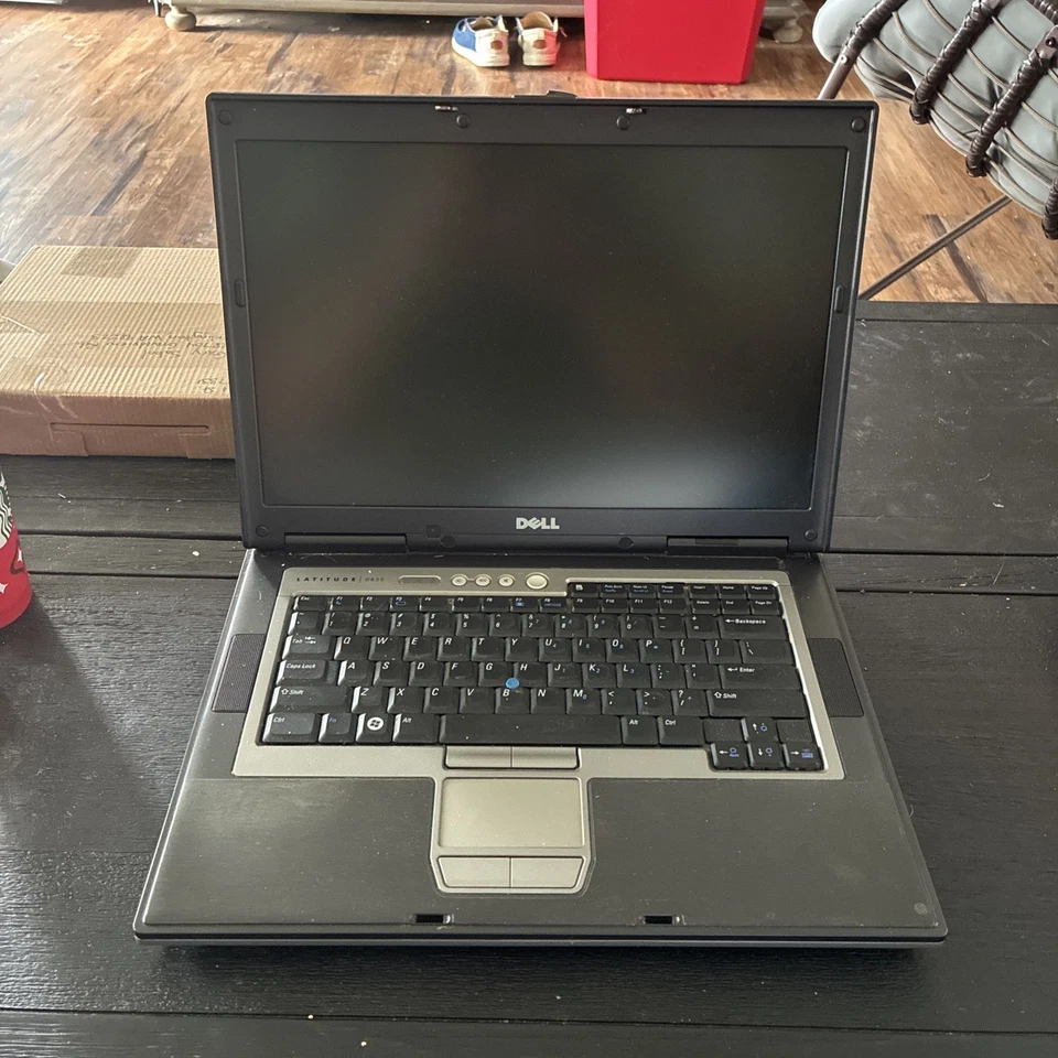 Laptop Dell Latitude D830 15,4", SSD único dueño mantenido Windows 7 Foto 1 de 4