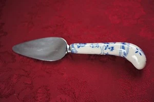 VTG. SHEFFIELD ENGLAND MINI CAKE SERVER WITH BLUE ONION HANDLE - Picture 1 of 2