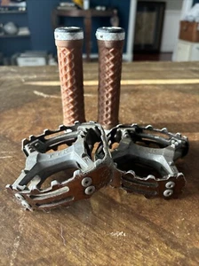 Ttk Bear Trap Mb II Bmx Pedals And Matching Odi Grips - Picture 1 of 12