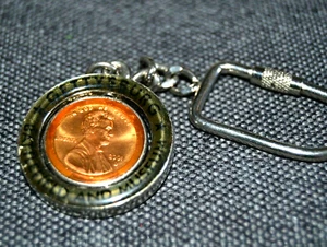 GETTYSBURG BATTLEFIELD MUSEUM 2001 D Encased Penny Key Ring Rotating Keychain - Bild 1 von 3