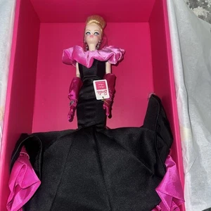 Barbie Fashion Model Collection Puppe #2 Barbie Signature - NRFB in der Hand - Bild 1 von 9