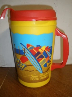 Antiga Caneca de Viagem de Plástico ALADDIN Quente Fria 34 oz Beach Bumm Tom Thumb Food Store - Imagem 1 de 4