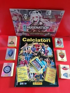 Calciatori Panini 2024/25 -Album + set completo 721 figurine + 40 slogan +15 UPD - Foto 1 di 6